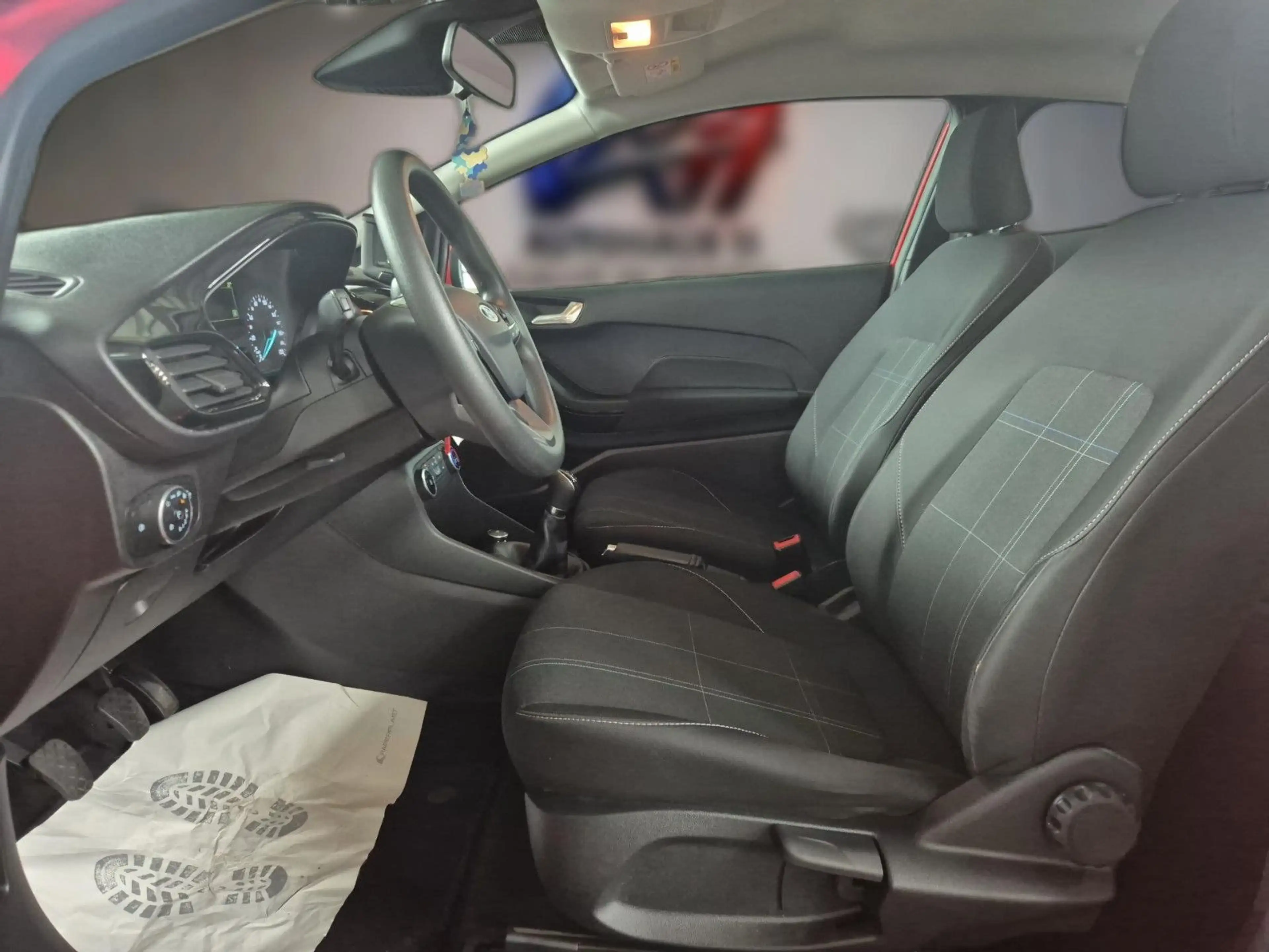 Ford Fiesta 1,1 52kW — photo 12