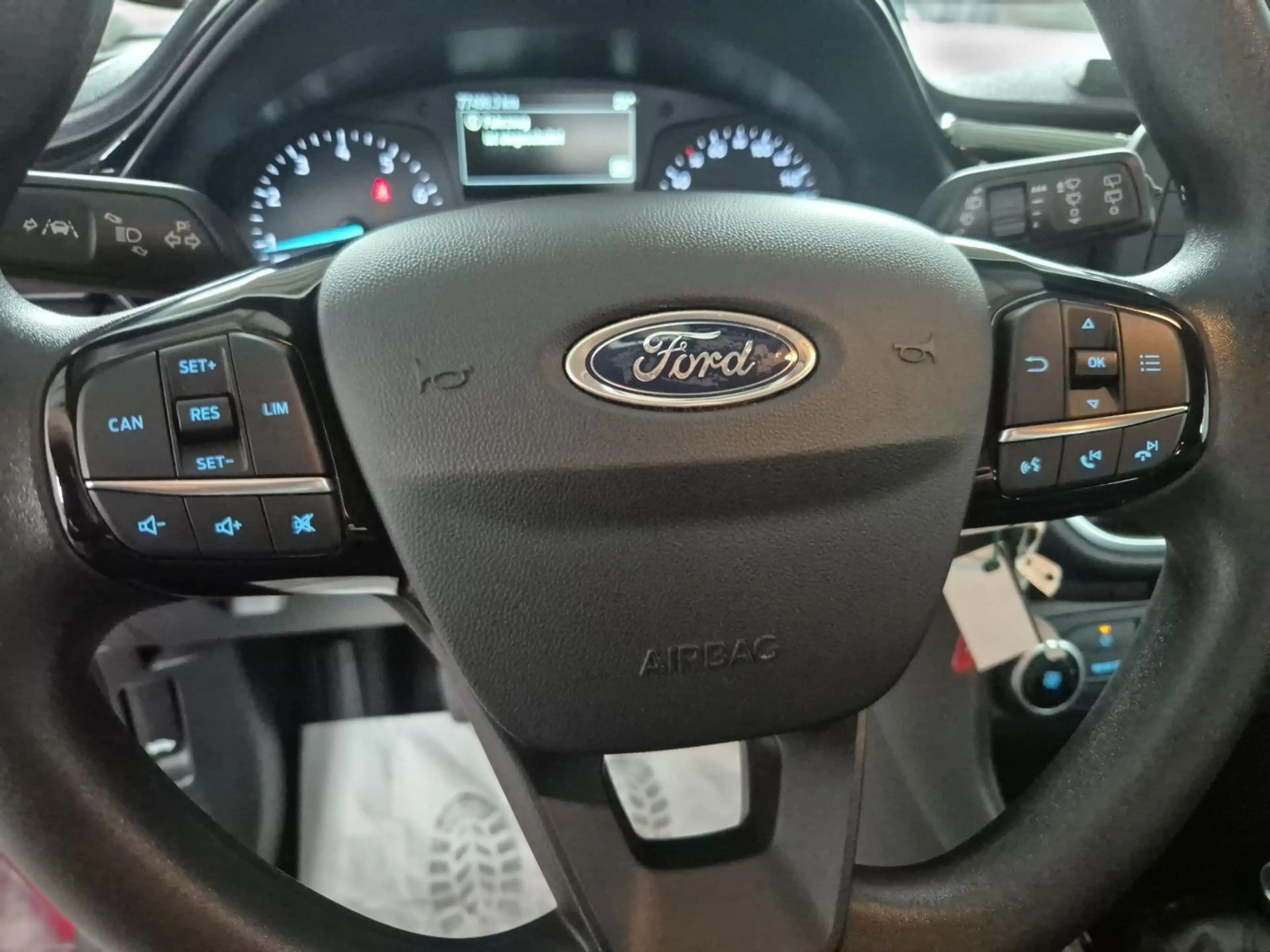 Ford Fiesta 1,1 52kW — photo 14