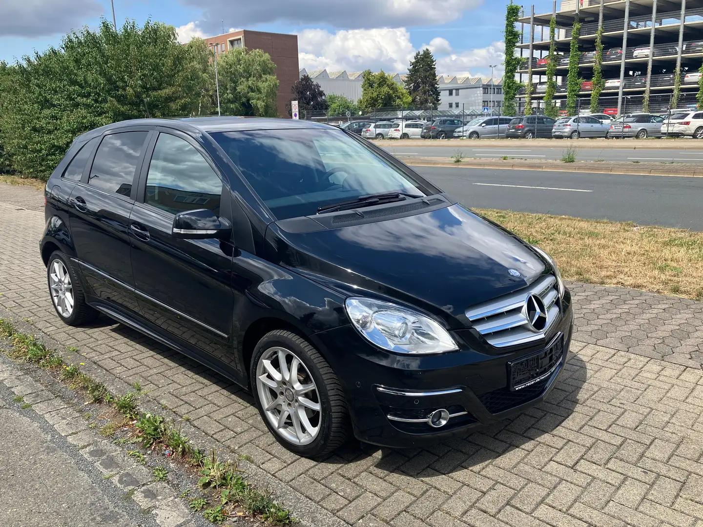 Mercedes-Benz B 160 Automatik Teilleder-Navi-Panoramadach Noir - 1