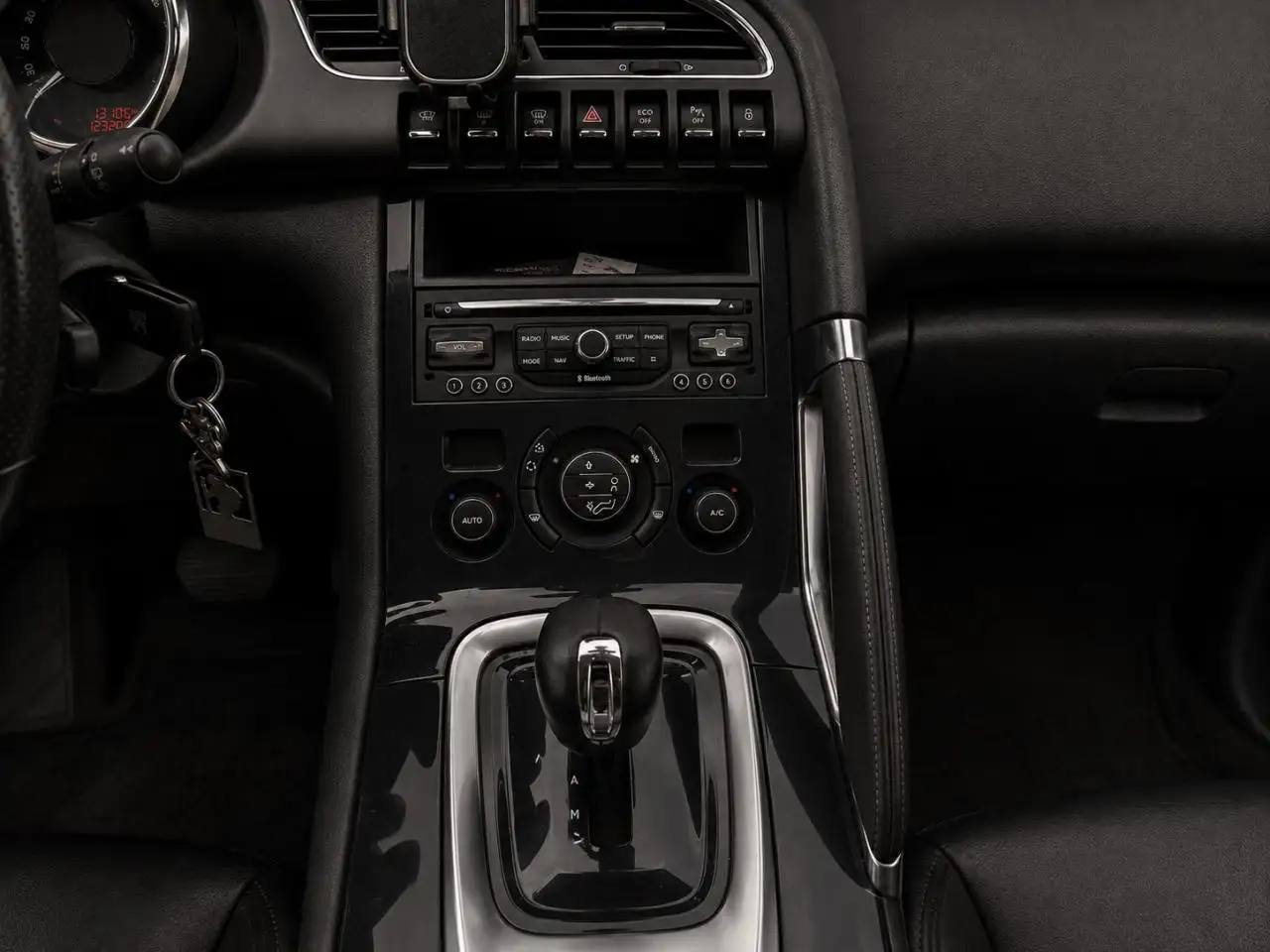 Peugeot 3008 3008 Hybrid — photo 12