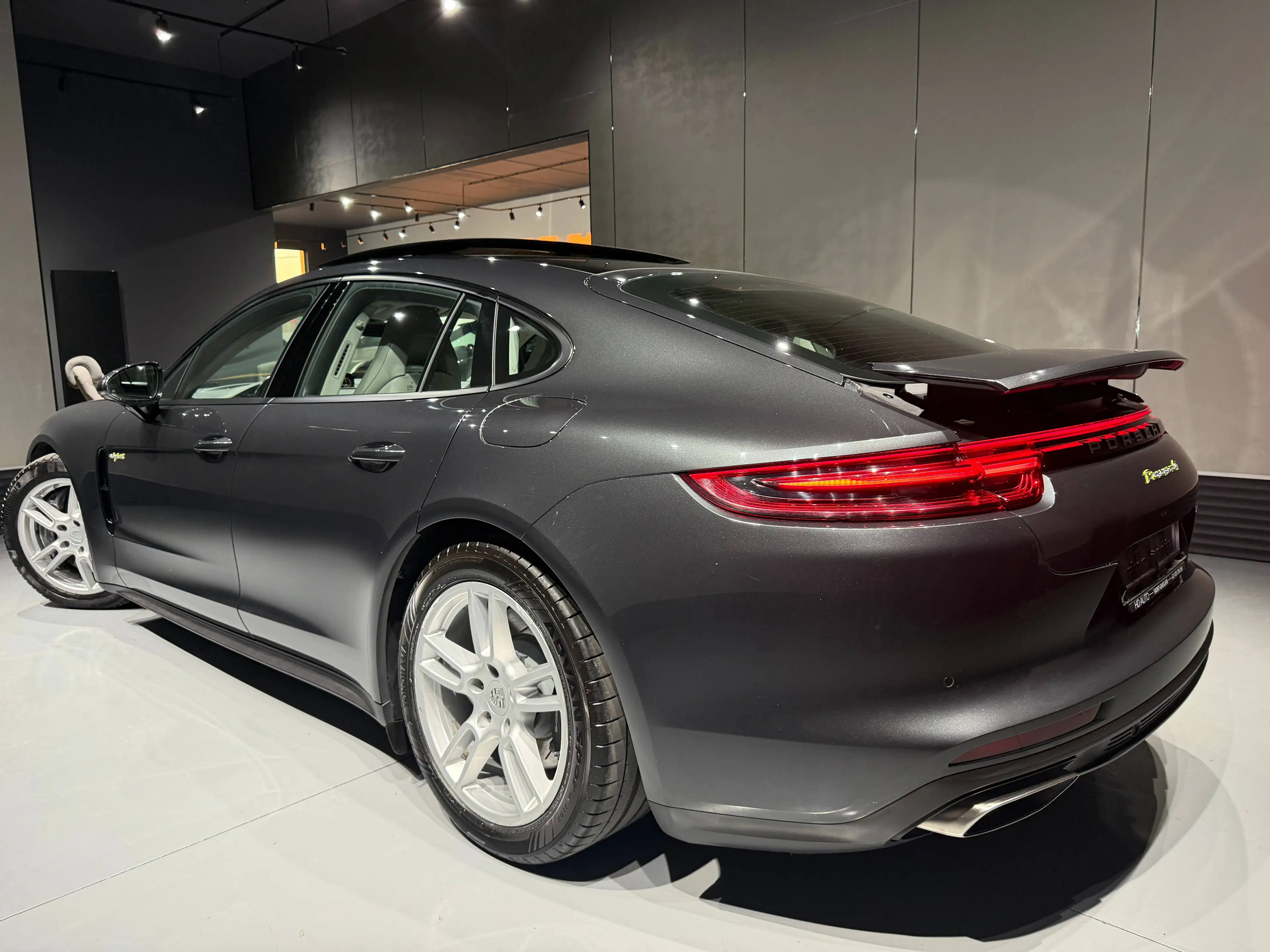 Porsche Panamera Panamera 4 e-Hybrid 3.0i V6 Tiptronic S/TOIT PANORAMIQUE/PACK SPORT CHRONO/XENON LED// — photo 8