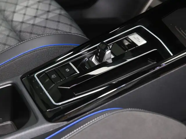 Volkswagen Golf view 11