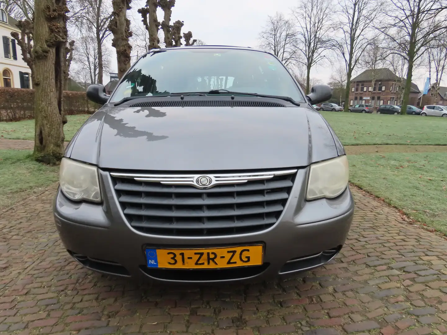 Chrysler Grand Voyager 2.8 CRD Business Edition Automaat Ecc Cruisecontro Grijs - 2