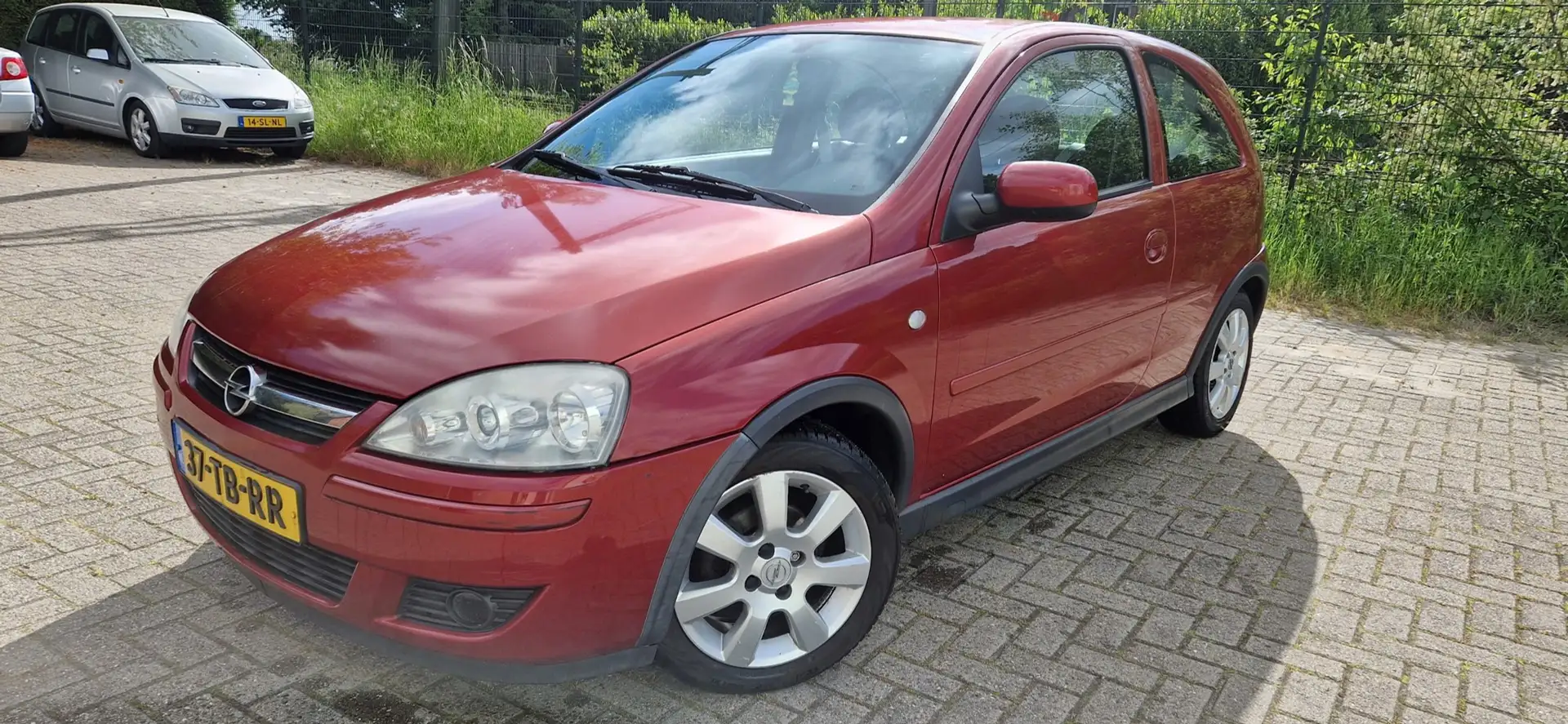 Opel Corsa 1.2-16V Silverline Nieuw Apk Rood - 1