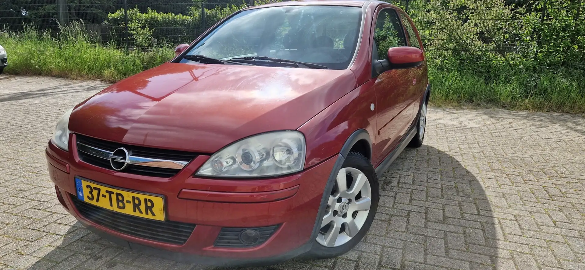 Opel Corsa 1.2-16V Silverline Nieuw Apk Rood - 2