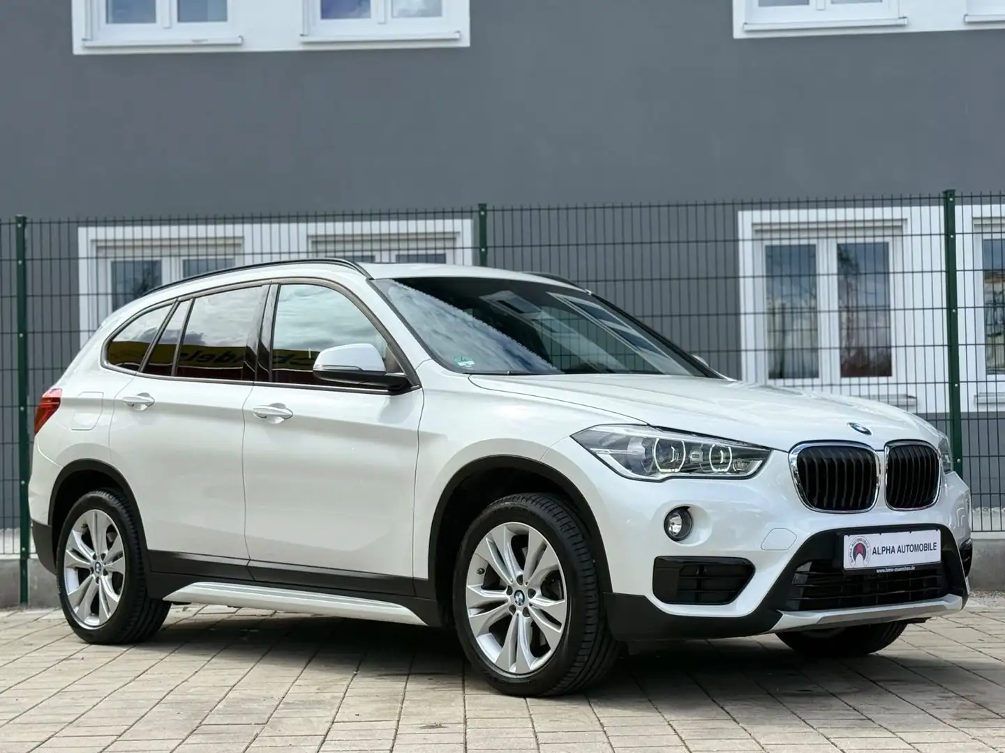 BMW X1 xDrive 20d Sport Line/PANORAMAV/OLL-LEDER/LED Bianco - 2