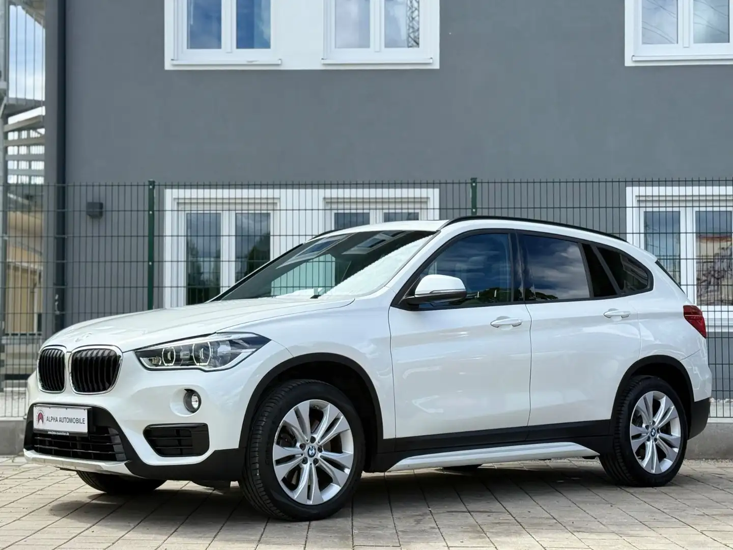 BMW X1 xDrive 20d Sport Line/PANORAMAV/OLL-LEDER/LED Bianco - 1