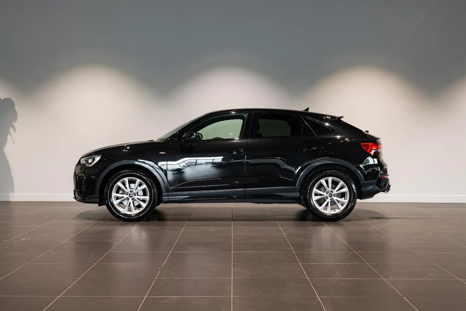 Audi Q3 Sportback 35 TFSI S tronic S Line Zwart - 2