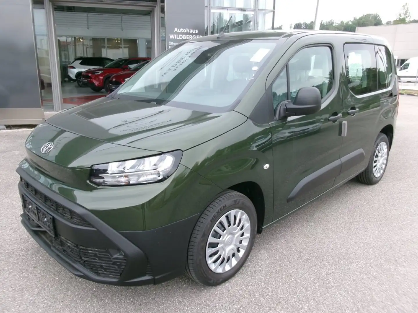 Toyota Proace City Proace City Verso L1 5szg 1,2 Active !!!TOP FINANZ Grün - 1