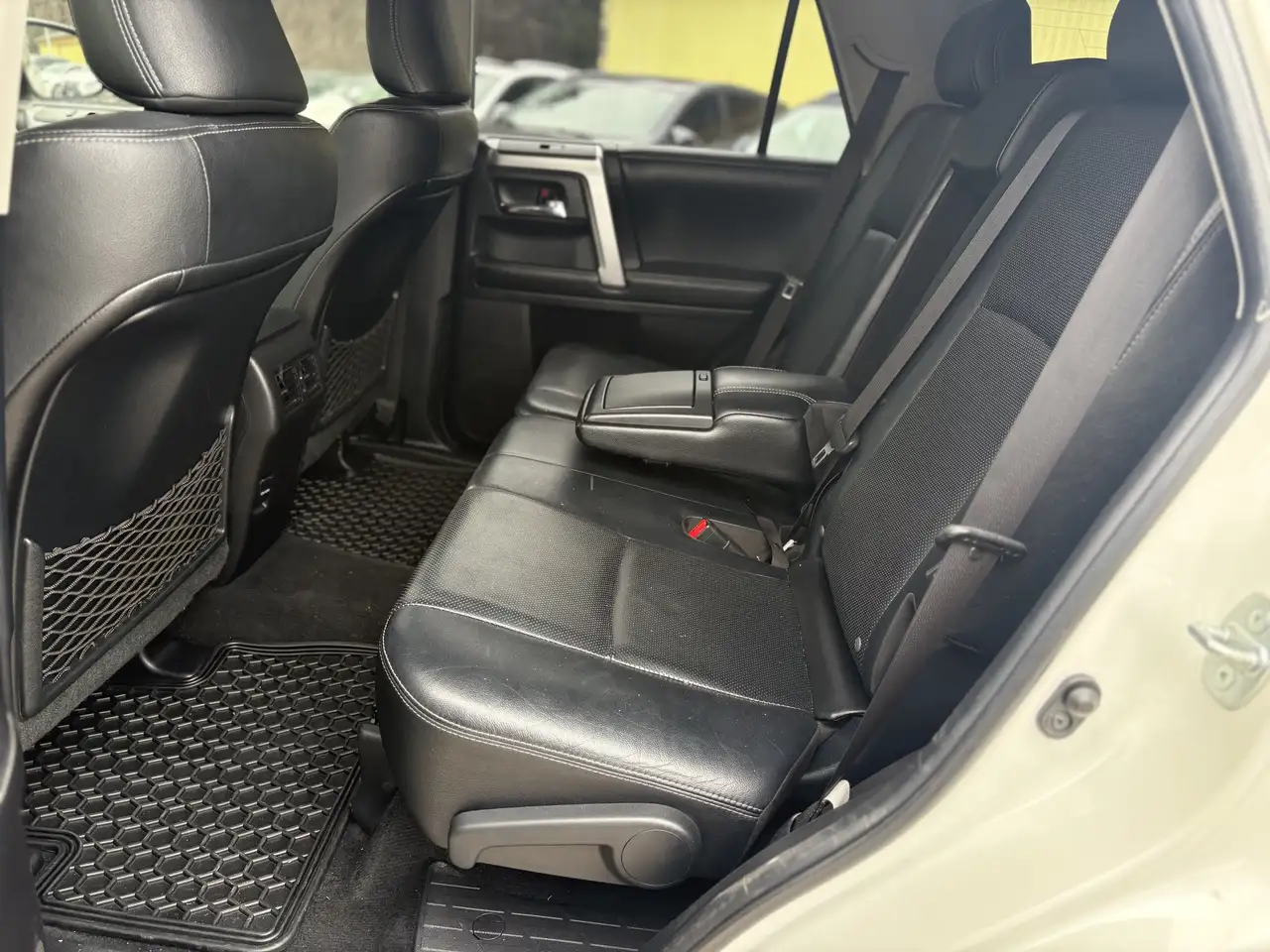 Toyota 4-Runner снимка Toyota 4-Runner