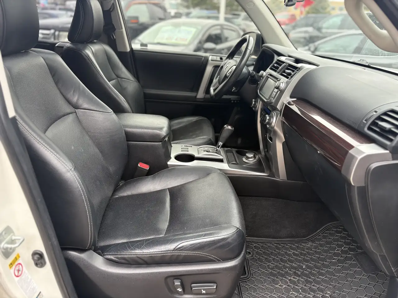 Toyota 4-Runner снимка Toyota 4-Runner