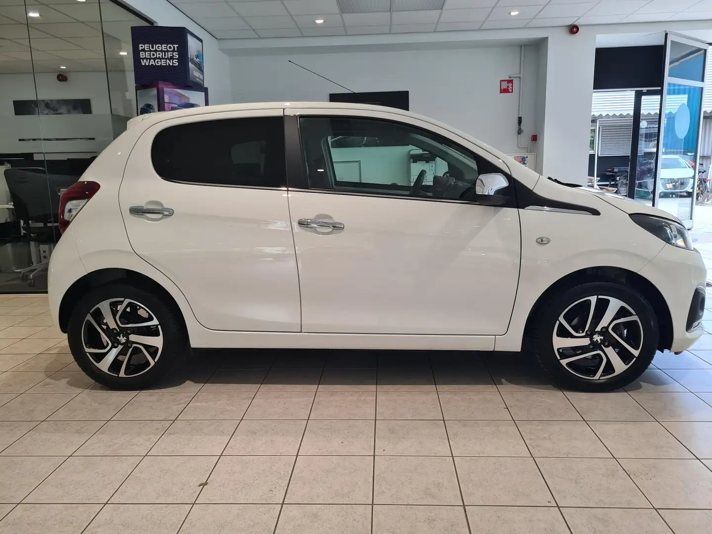 Peugeot 108 1.0 73 pk Allure | Apple CarPlay / Android Auto | Weiß - 2