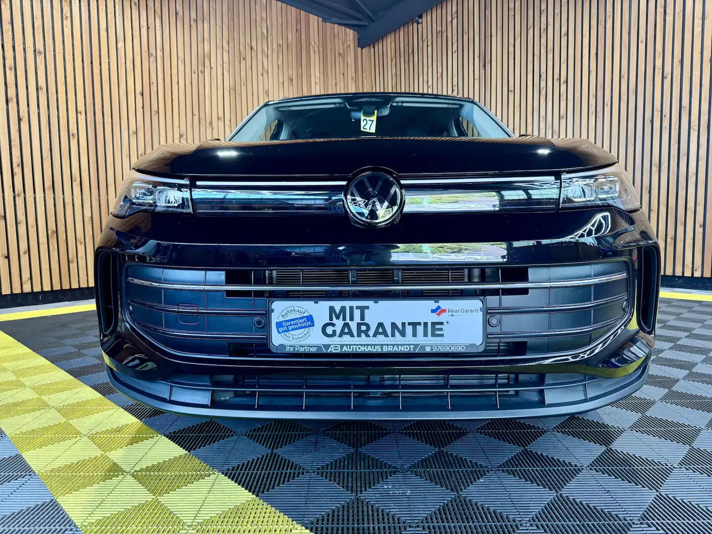 Volkswagen Tiguan 2,0 TDI DSG n.Modell *Navi*Kam*LED*AHK* Schwarz - 2