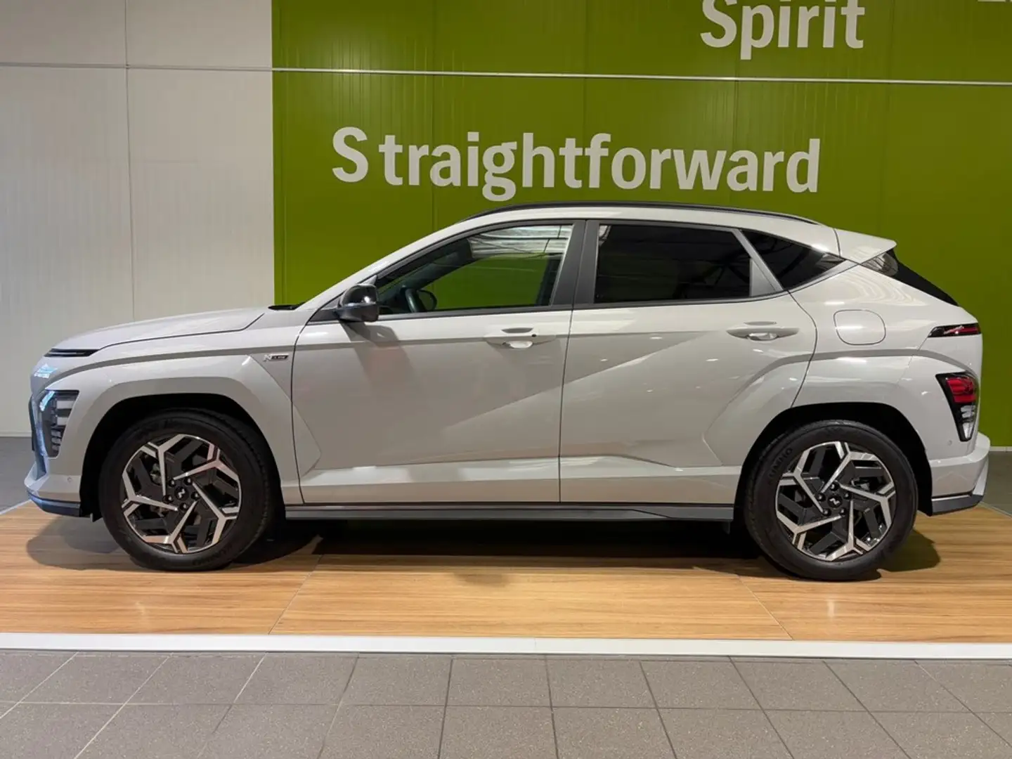 Hyundai KONA 1,6 T-GDi HEV Shine N-Line Sensation Plus Pack Gris - 2