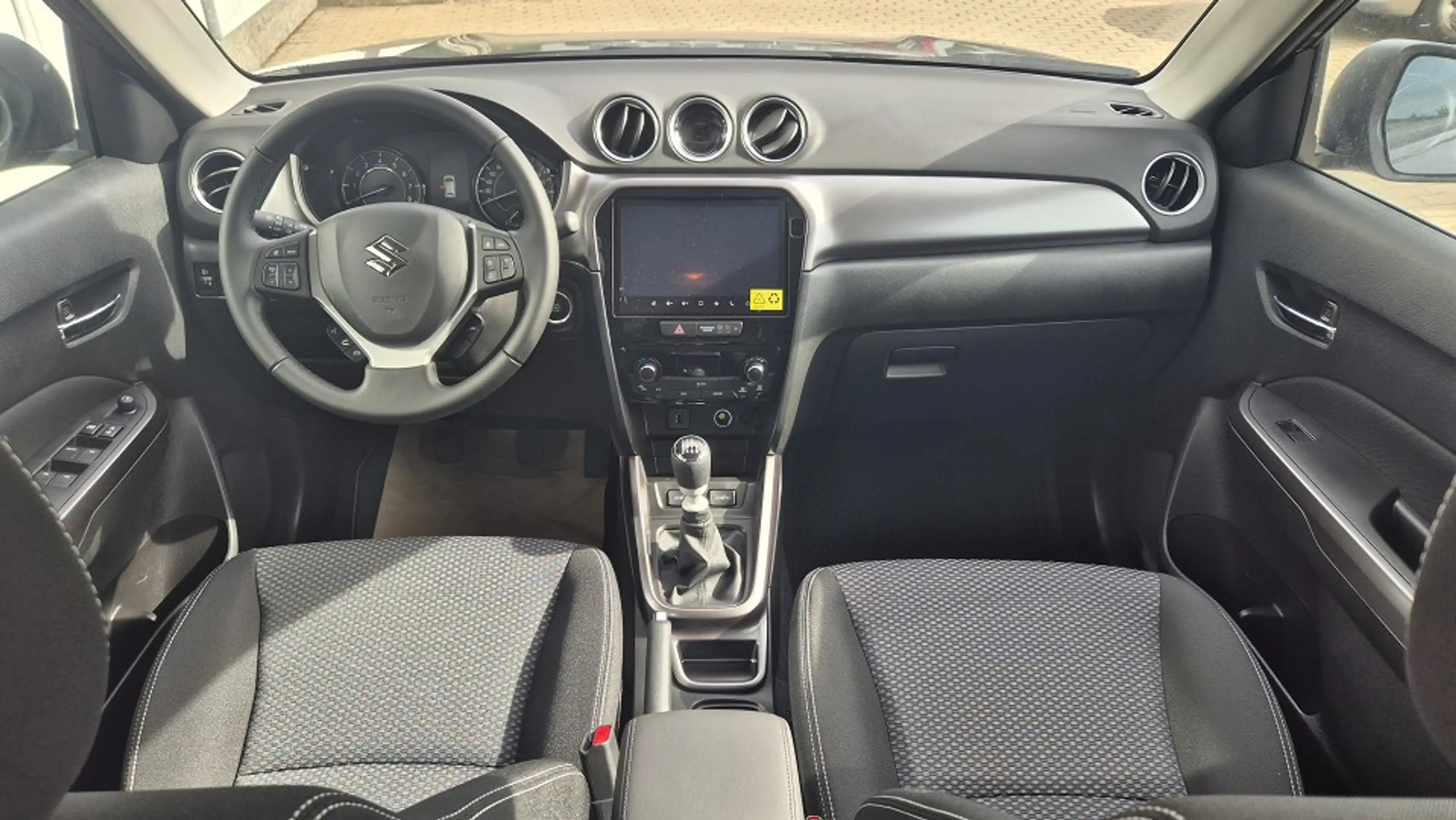 Suzuki Vitara Comfort Hybrid — photo 9