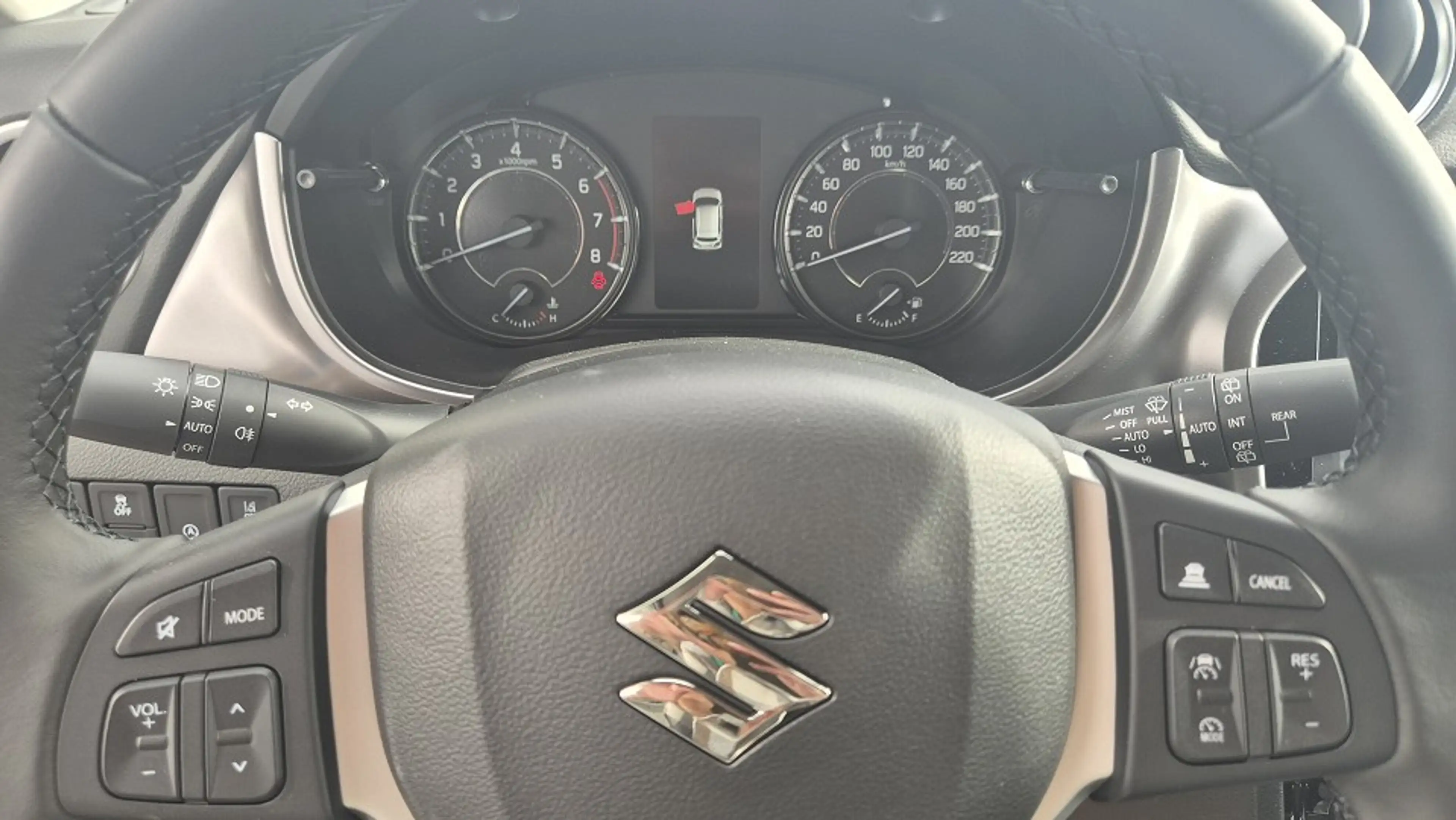 Suzuki Vitara Comfort Hybrid — photo 13