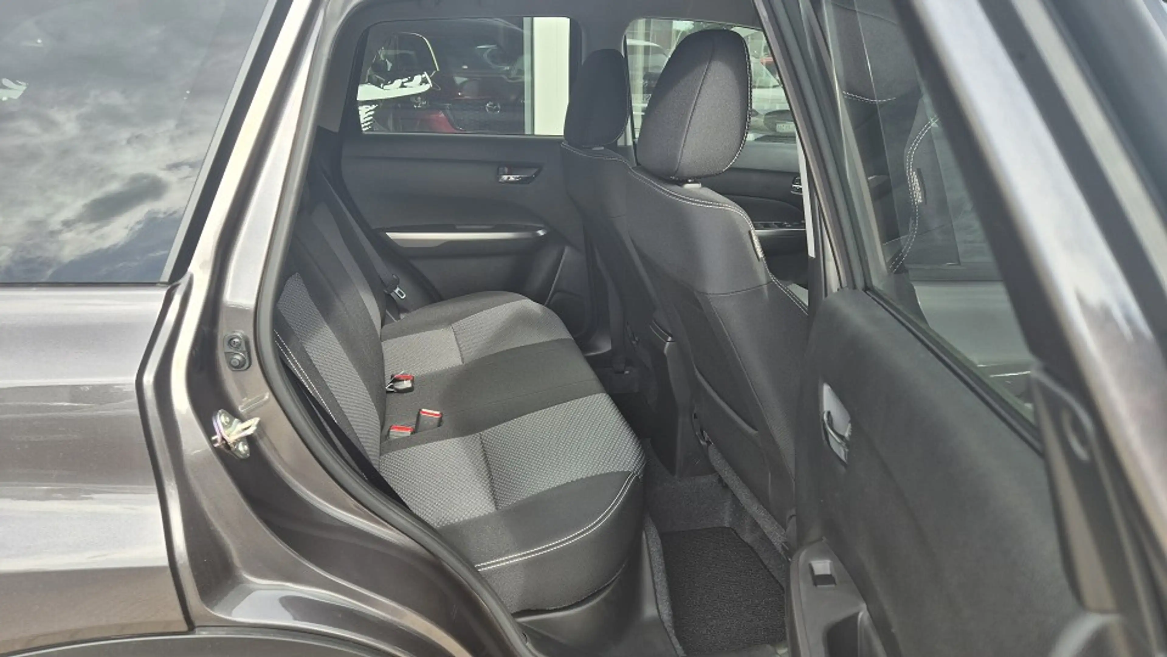 Suzuki Vitara Comfort Hybrid — photo 5