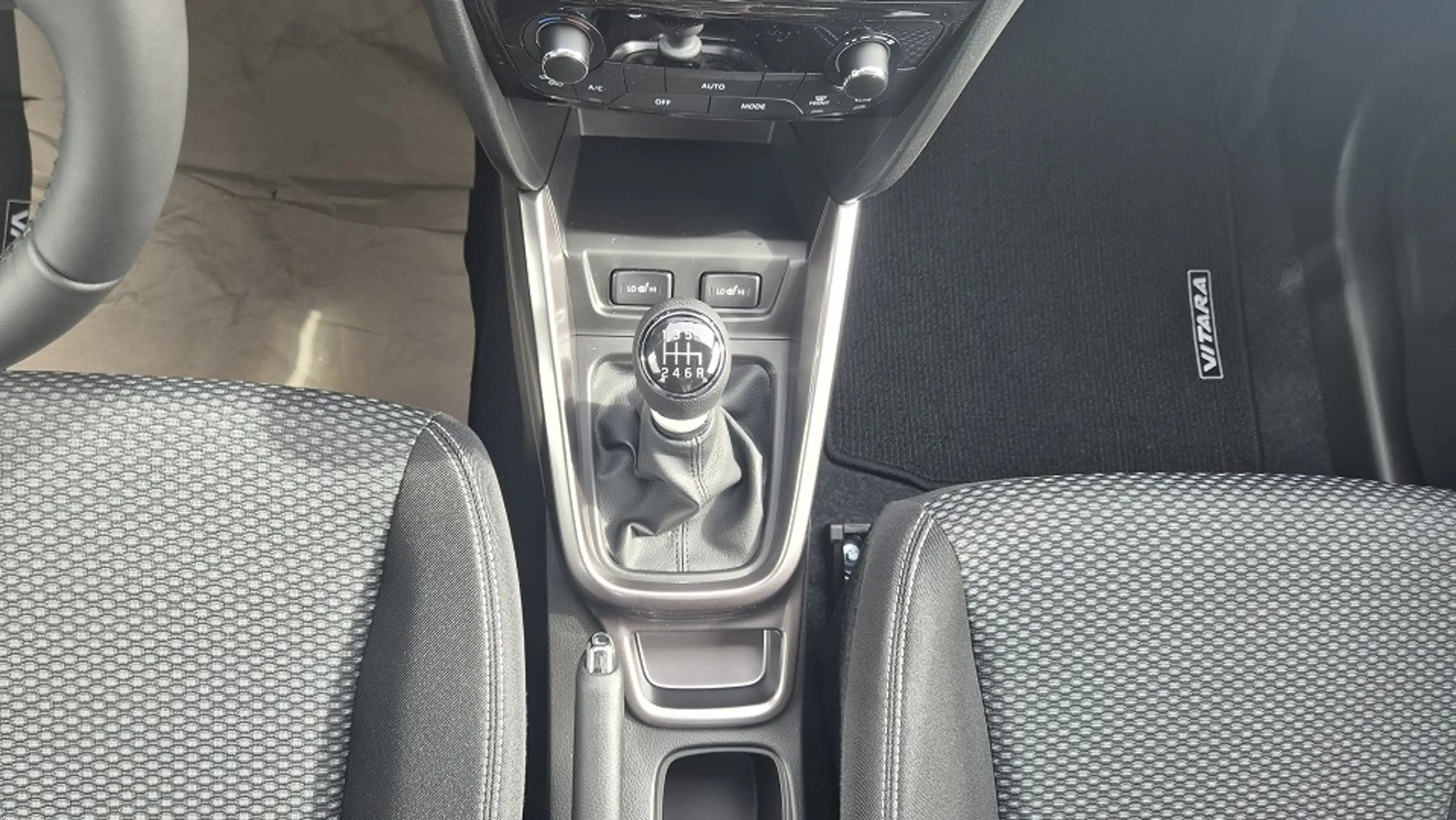 Suzuki Vitara Comfort Hybrid — photo 11
