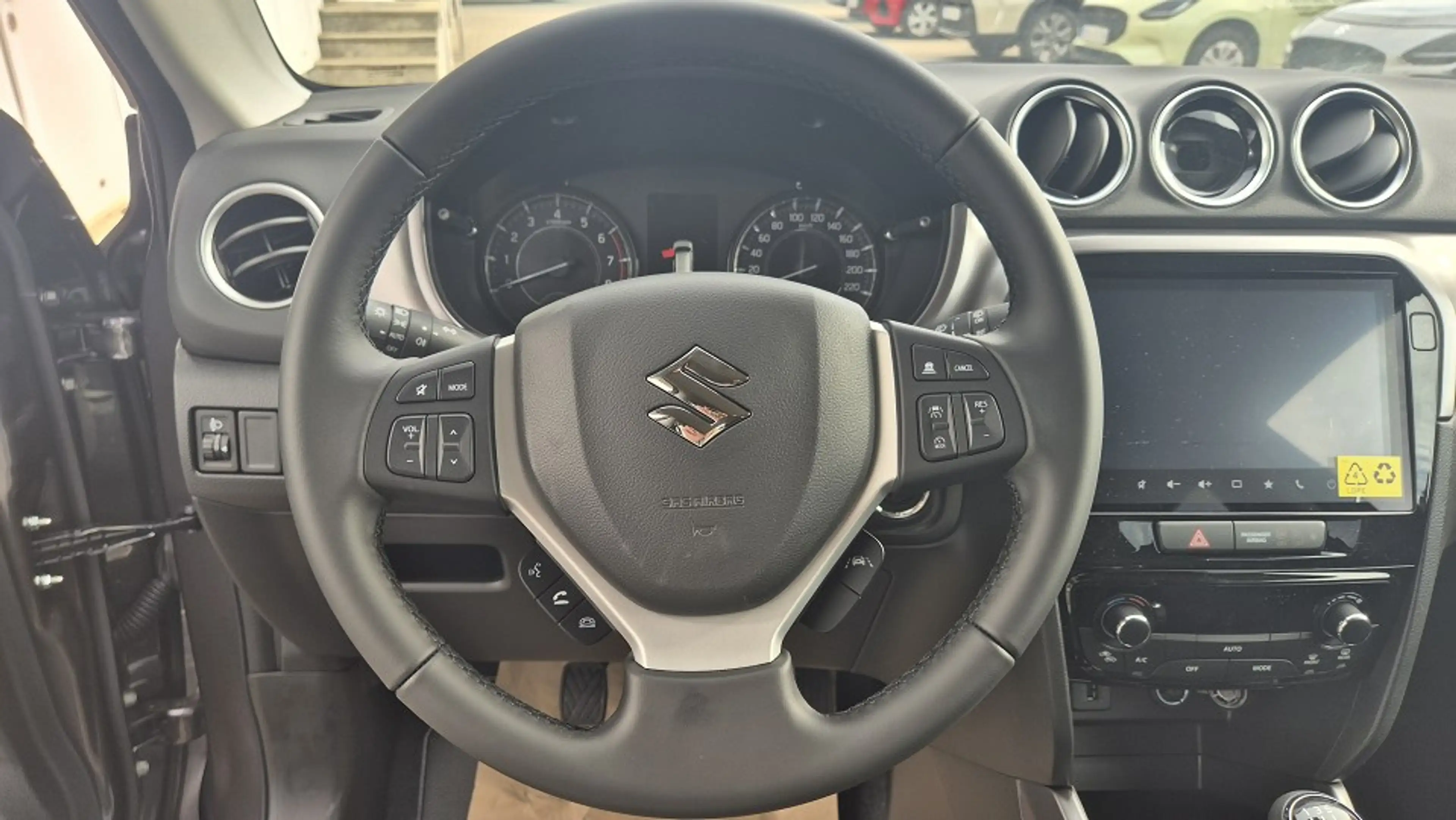 Suzuki Vitara Comfort Hybrid — photo 12