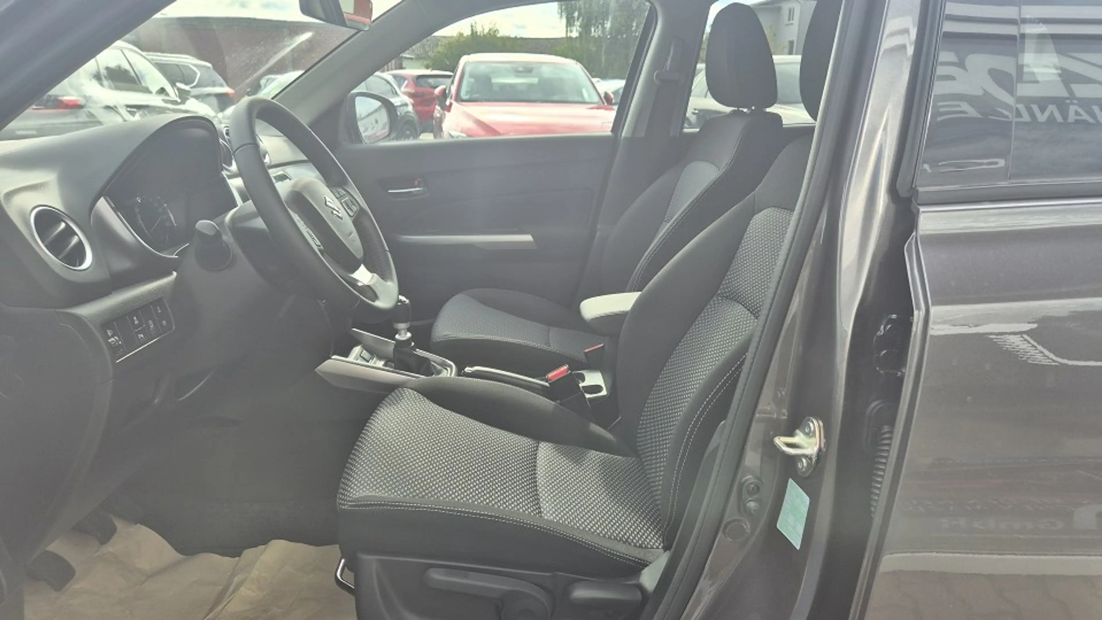 Suzuki Vitara Comfort Hybrid — photo 6