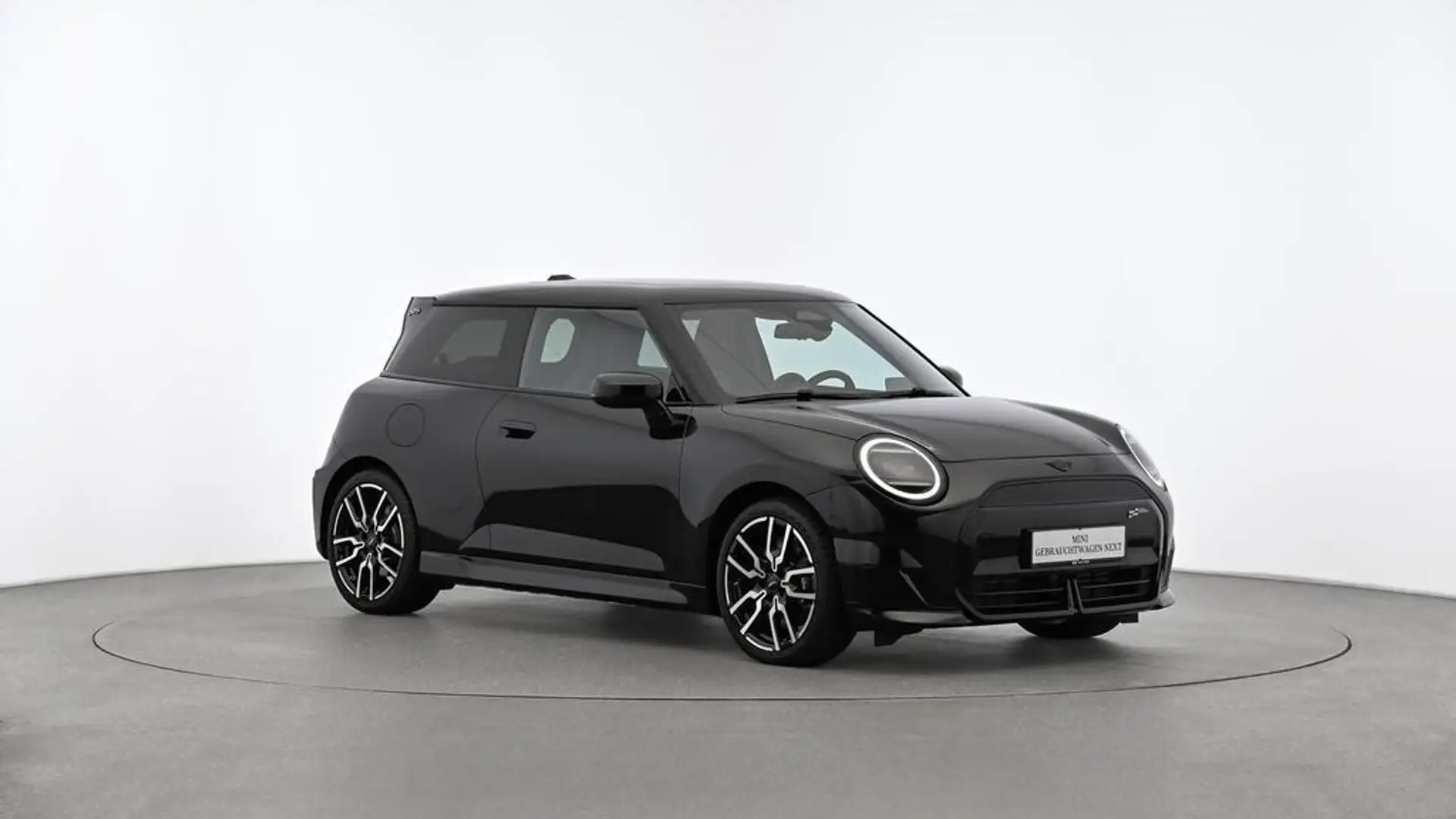 MINI Cooper E J01 HC0 Schwarz - 1