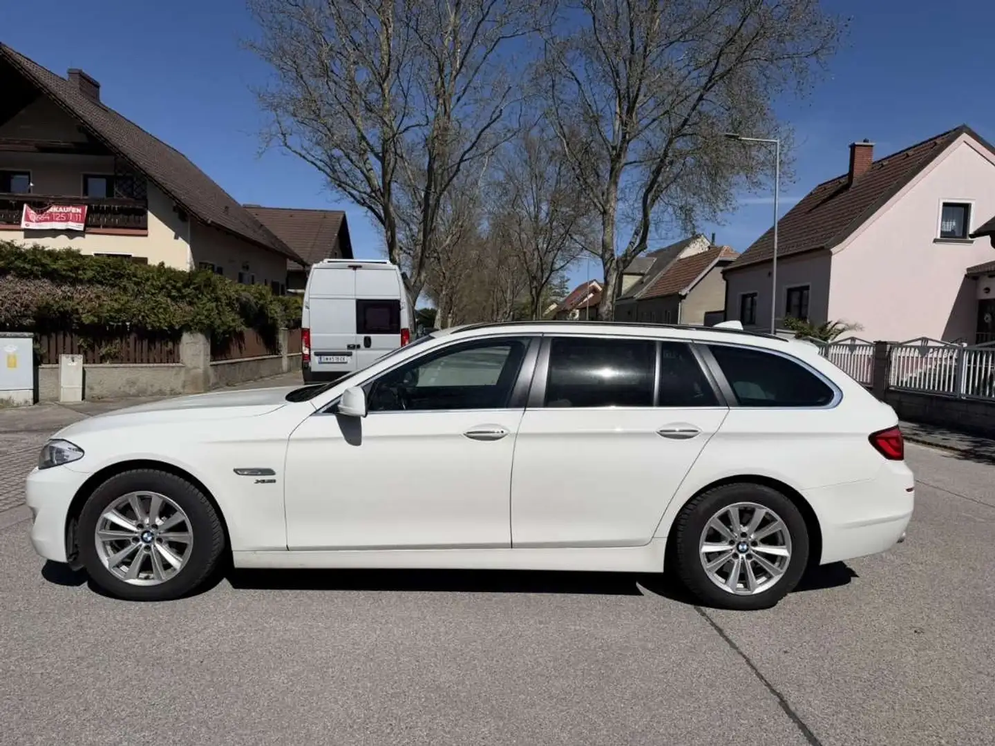 BMW 525 525d xDrive Touring Österreich-Paket Aut. Weiß - 2
