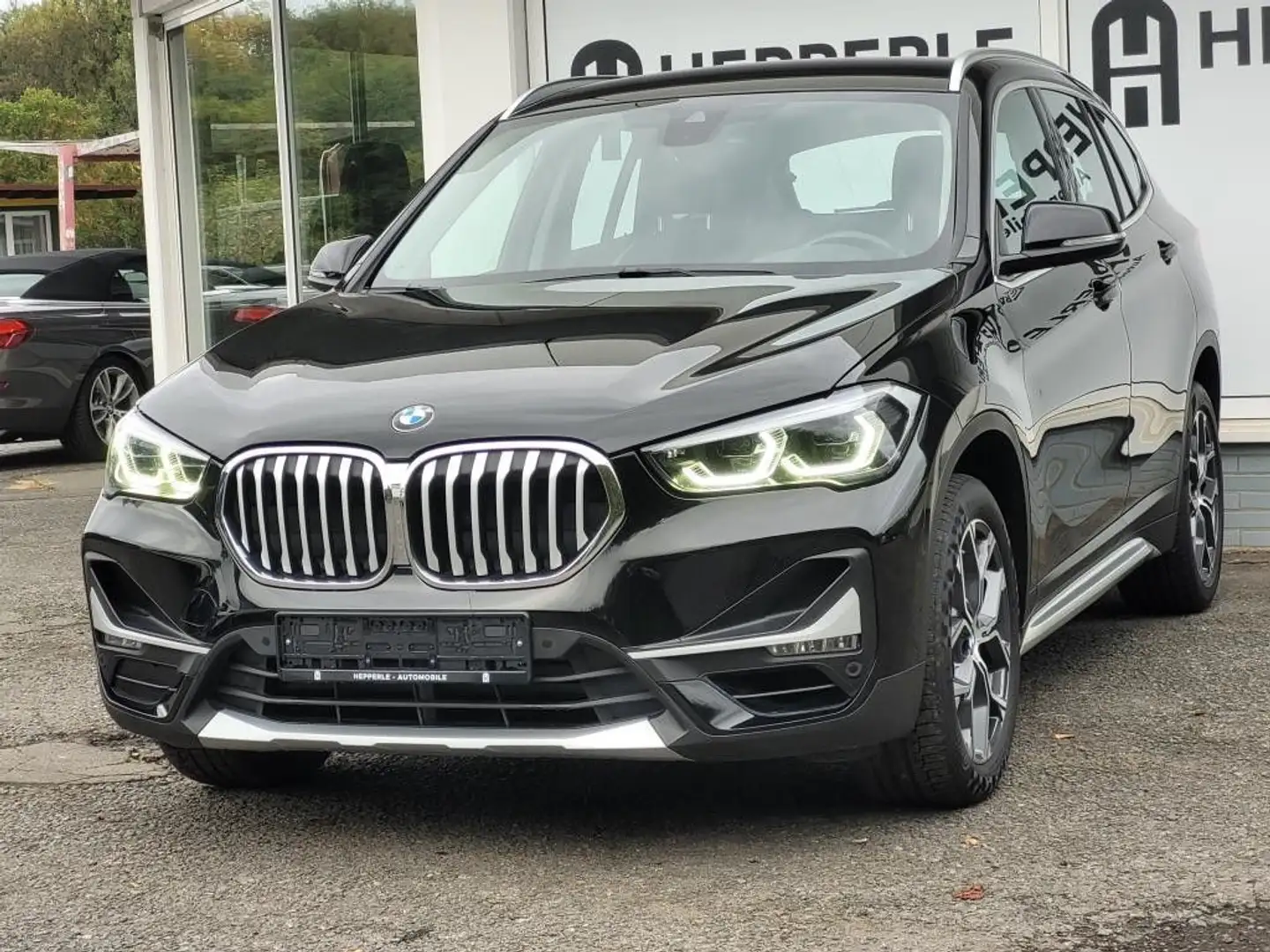 BMW X1 sDrive 20i xLine LED+ACC+SHZ+PARKASS+KAM+18" Schwarz - 2