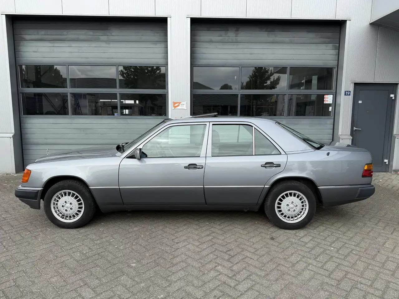 Mercedes-Benz 500 200-500 (W124) 230 E Automaat, Airco, Niveauregeli, foto 3