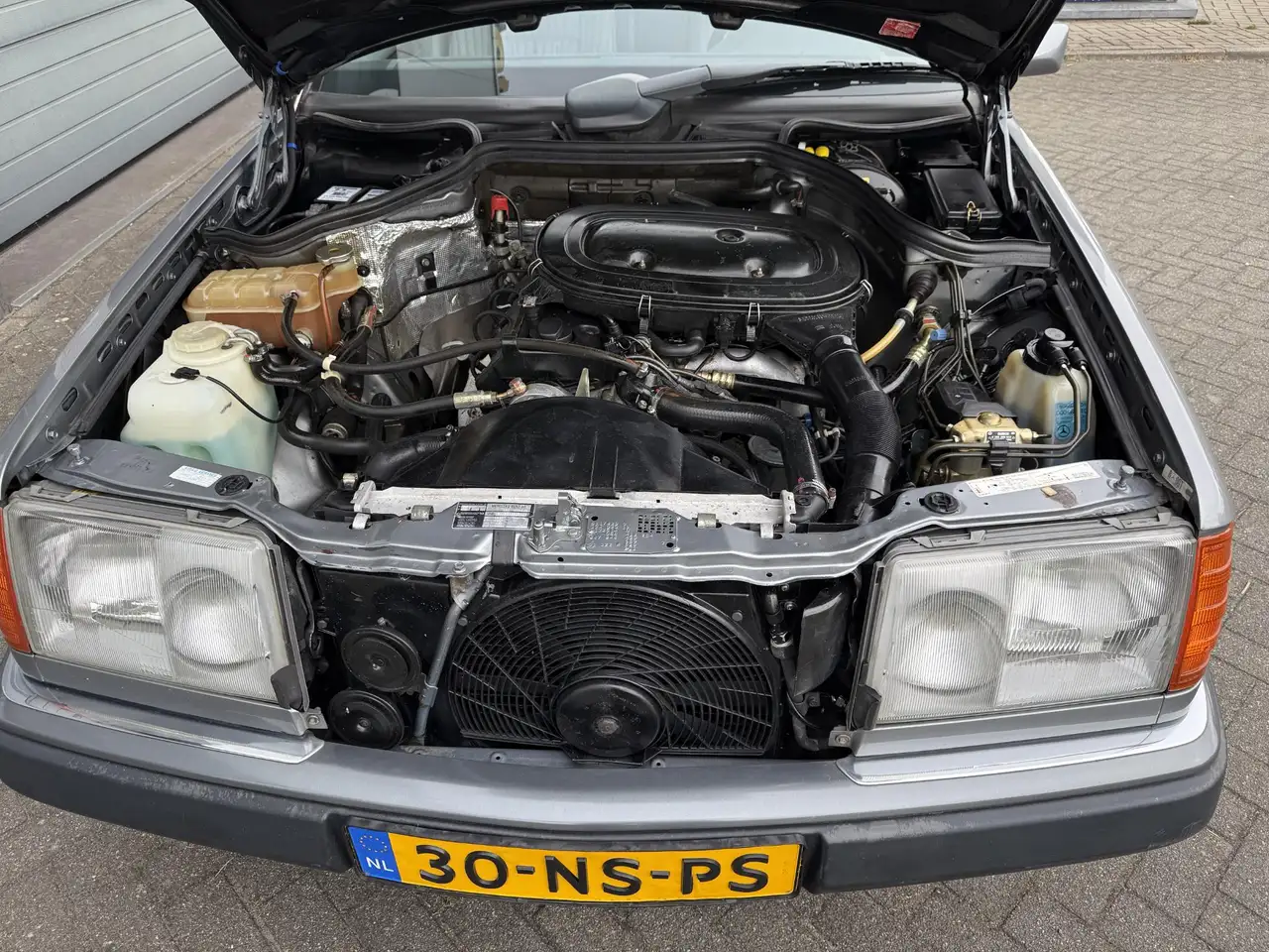 Mercedes-Benz 500 200-500 (W124) 230 E Automaat, Airco, Niveauregeli, foto 12