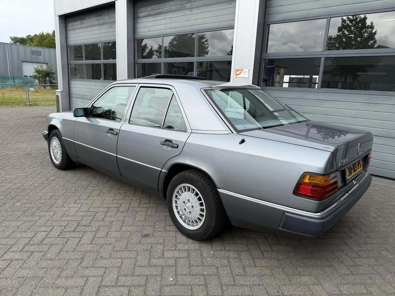 Mercedes-Benz 500 200-500 (W124) 230 E Automaat, Airco, Niveauregeli, foto 4