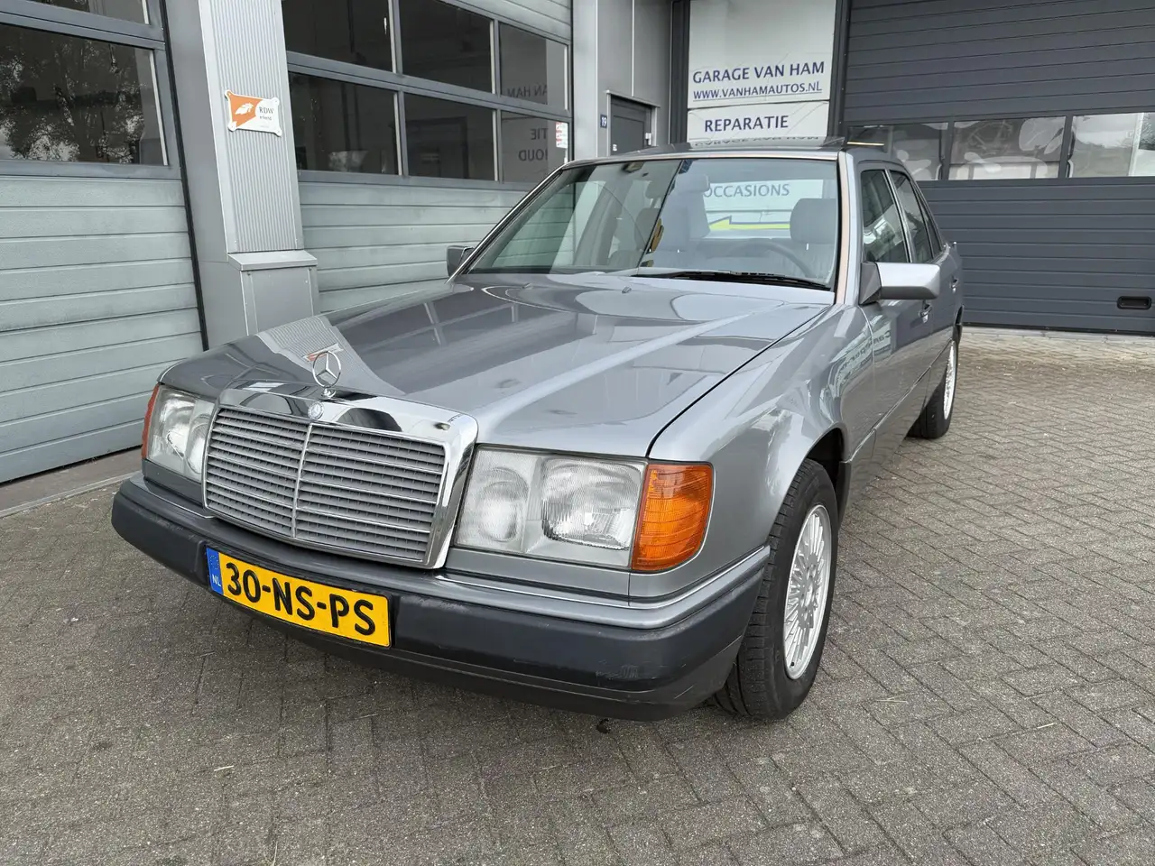 Mercedes-Benz 500 200-500 (W124) 230 E Automaat, Airco, Niveauregeli, foto 2