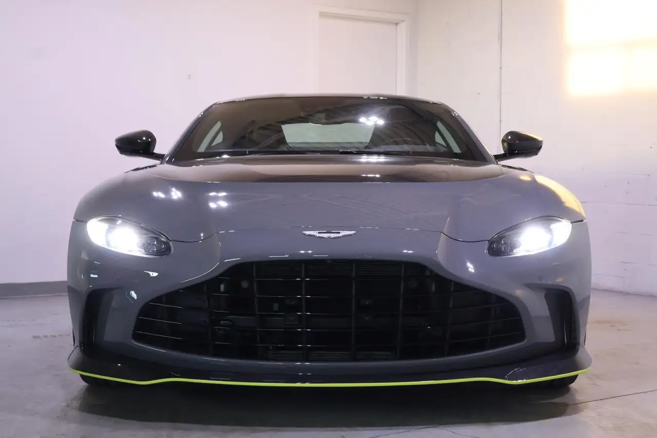 Aston Martin Vantage снимка Aston Martin Vantage