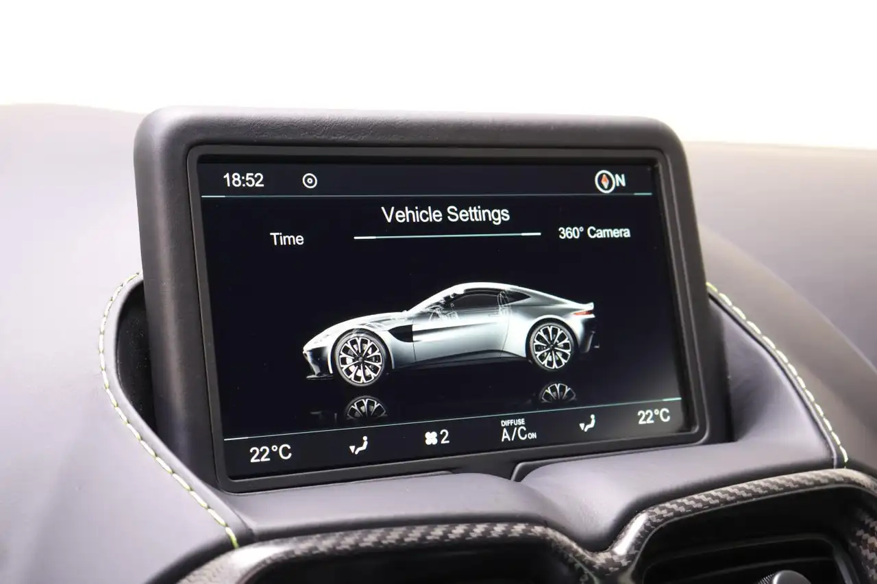 Aston Martin Vantage снимка Aston Martin Vantage
