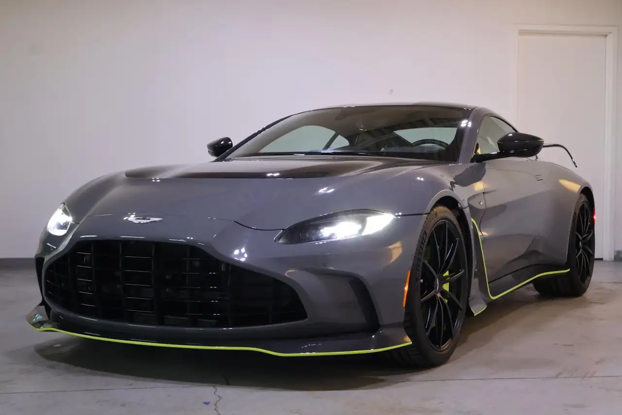Aston Martin Vantage снимка Aston Martin Vantage