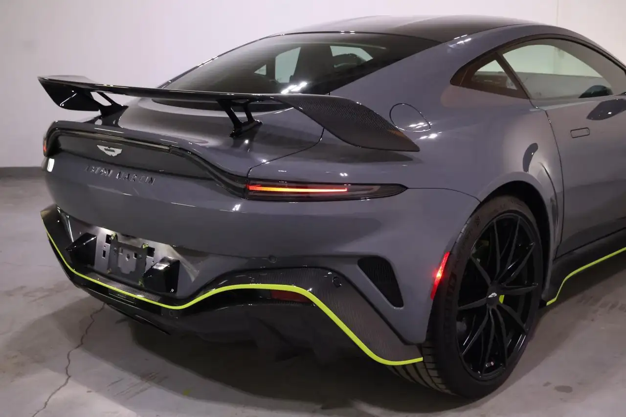 Aston Martin Vantage снимка Aston Martin Vantage