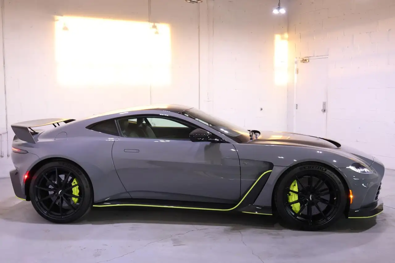 Aston Martin Vantage снимка Aston Martin Vantage
