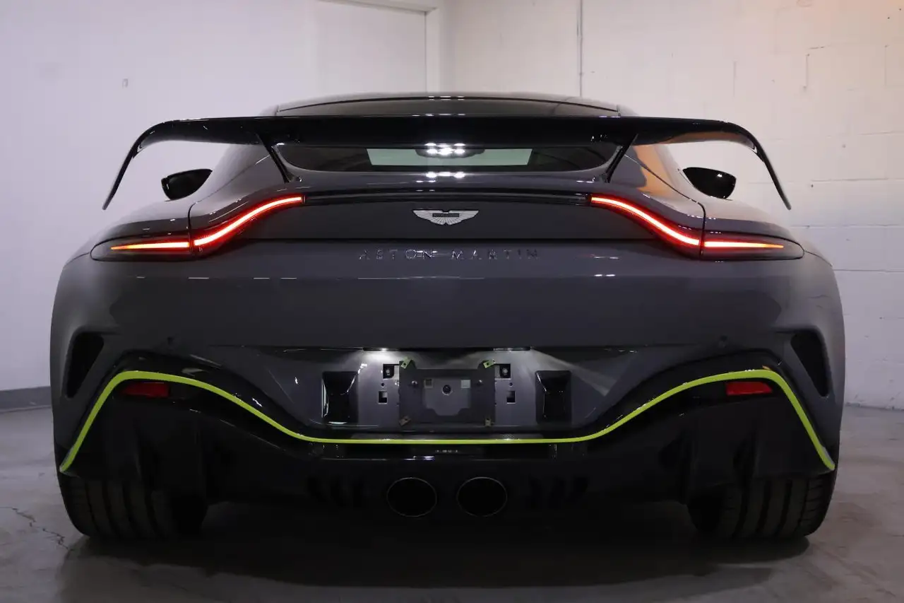 Aston Martin Vantage снимка Aston Martin Vantage