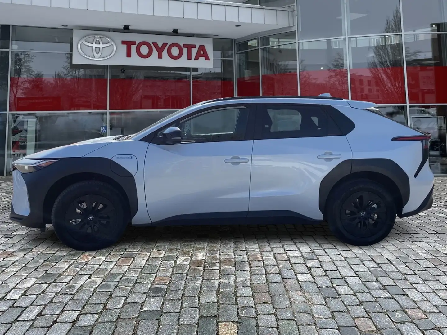 Toyota bZ4X Comfort Paket **Comfort Paket,uvm** Bílá - 2