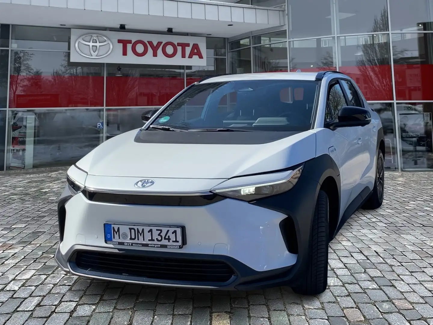 Toyota bZ4X Comfort Paket **Comfort Paket,uvm** Bílá - 1