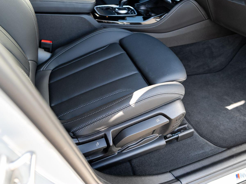 BMW X4 xDrive20d M-Sport AHK PANO ACC Laser HuD KoZg — photo 11