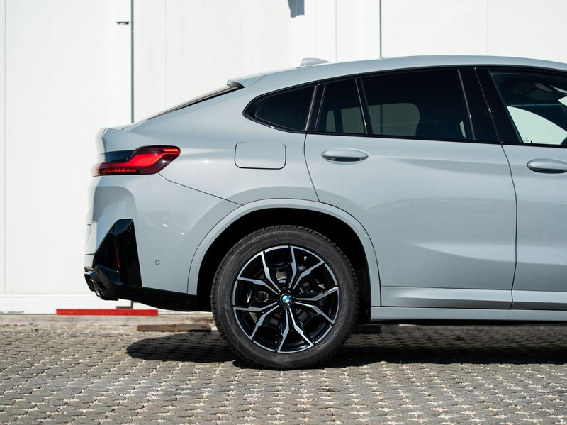 BMW X4 xDrive20d M-Sport AHK PANO ACC Laser HuD KoZg — photo 5