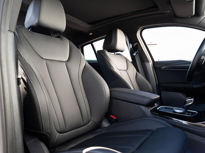 BMW X4 xDrive20d M-Sport AHK PANO ACC Laser HuD KoZg — photo 12
