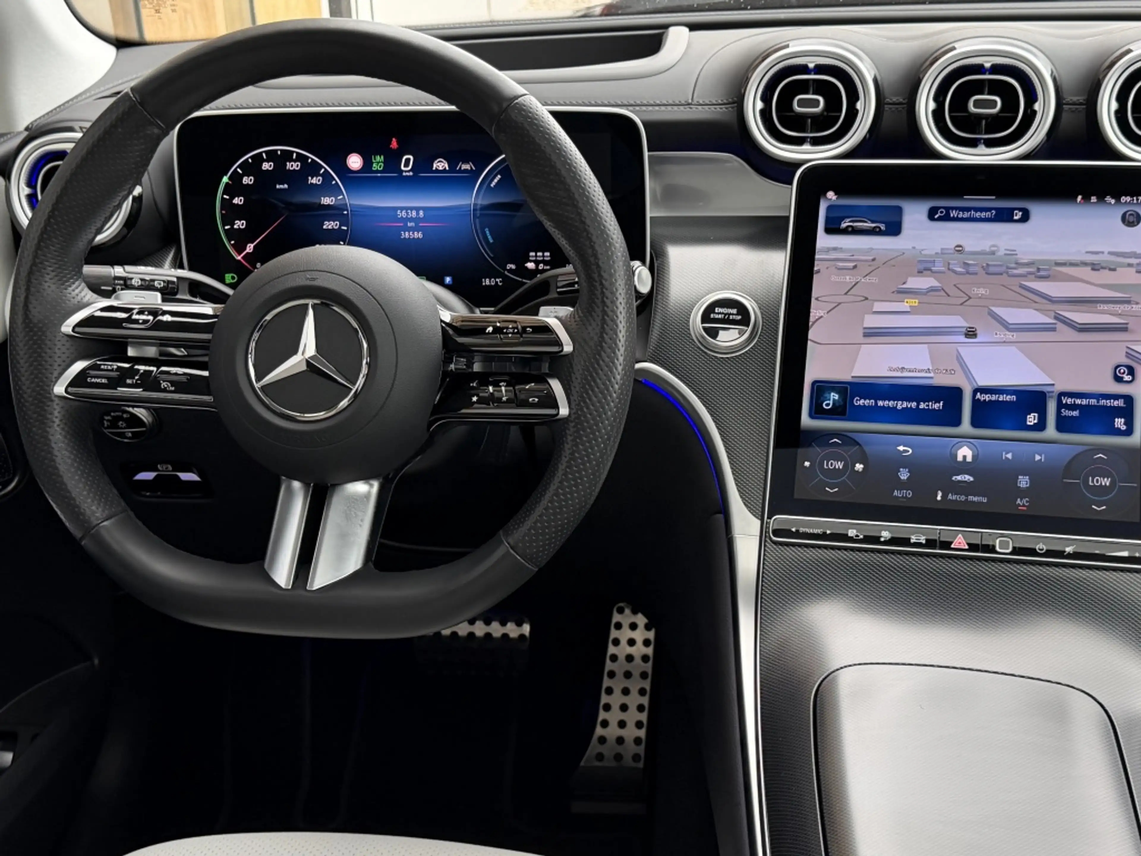 Mercedes-Benz GLC 400 400e 4MATIC AMG Line — photo 14