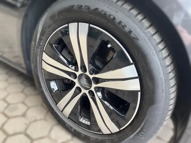 Mercedes-Benz C-Class view 6