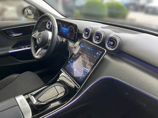 Mercedes-Benz C-Class view 8