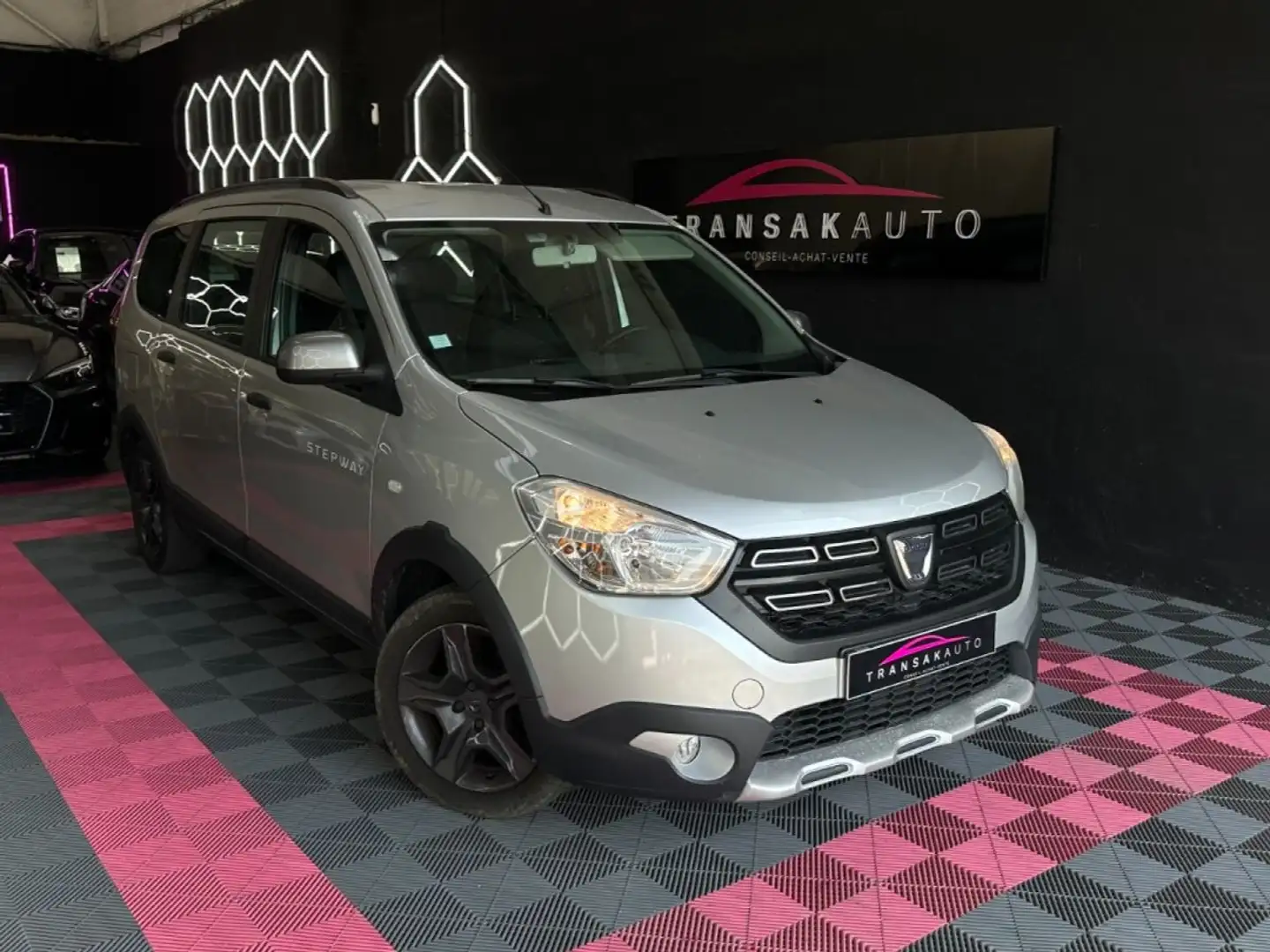 Dacia Lodgy Explorer 7 Places 110 ch 1.5 DCi ~ Climatisation ~ GPS ~ Caméra de recul ~ Régulateur Gris - 1
