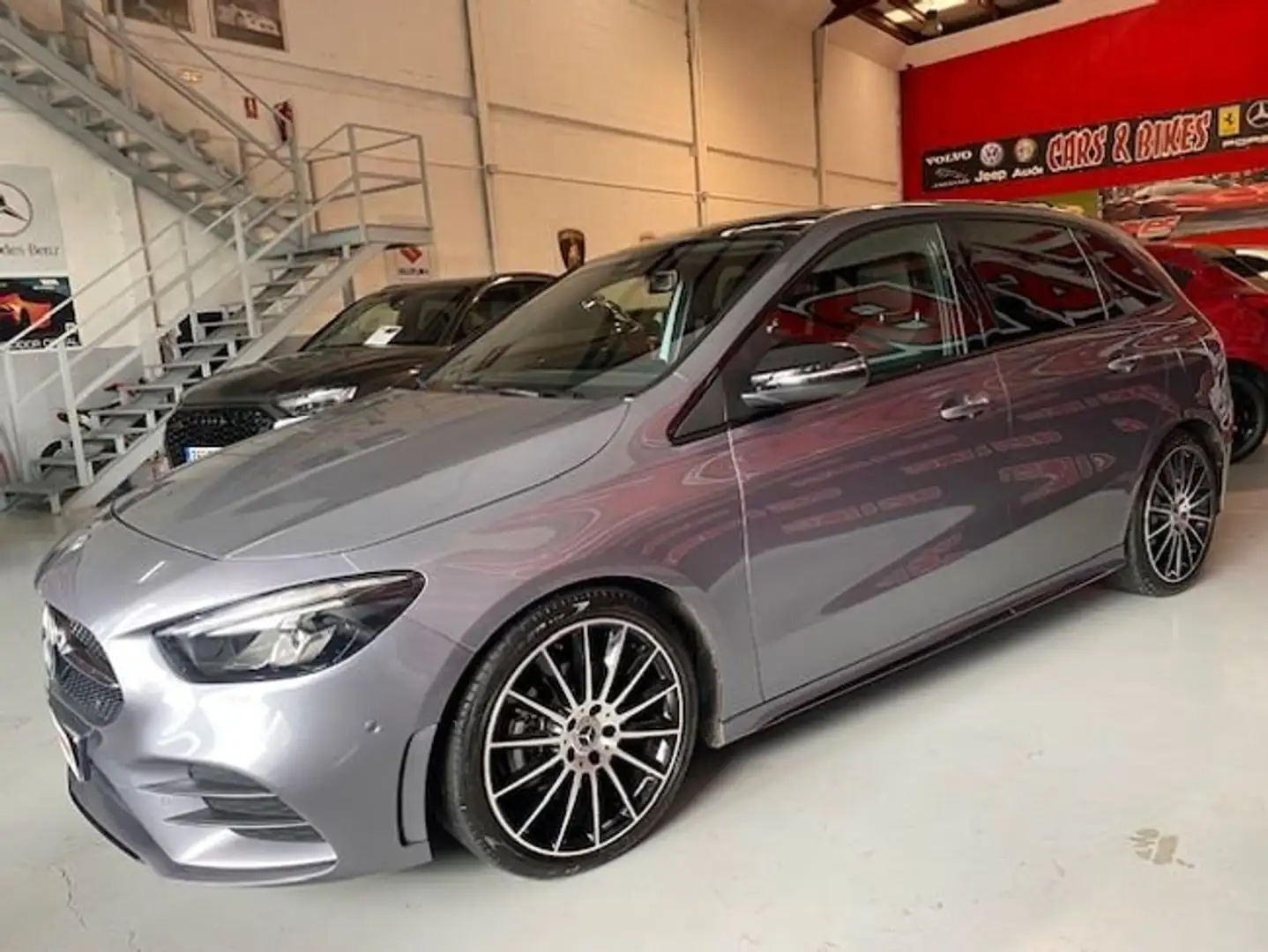 Mercedes-Benz B 200 200d 8G-DCT Grijs - 1