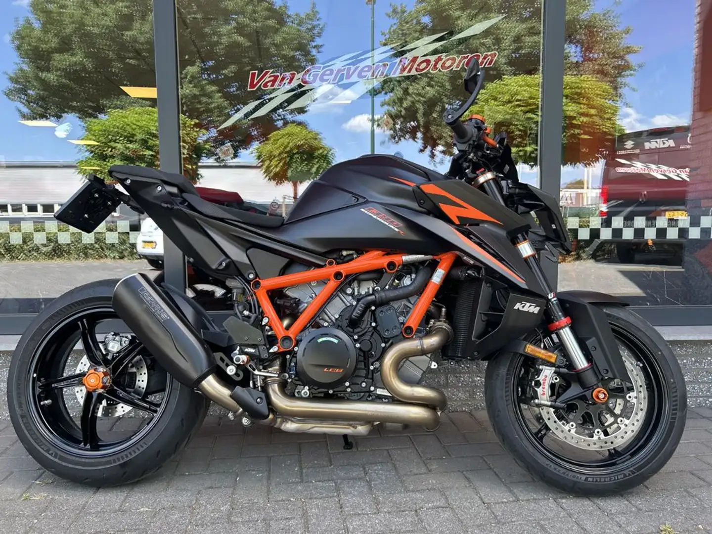 KTM 1390 Super Duke R - 1
