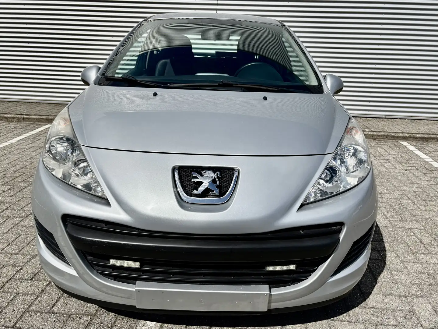 Peugeot 207 207 1.4i très bon étatEUR5 VALABLE- 2030 Zilver - 2