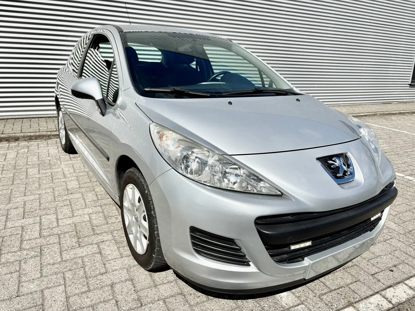 Peugeot 207 207 1.4i très bon étatEUR5 VALABLE- 2030 Zilver - 1